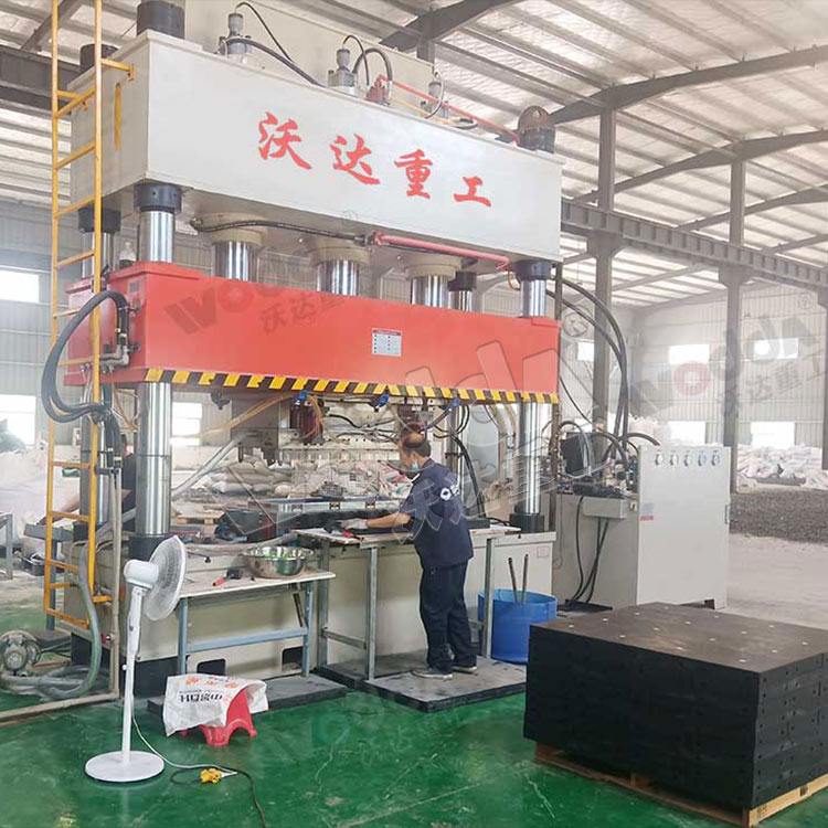 1000噸複合材料熱(rè)壓(yā)成型液壓機(jī)
